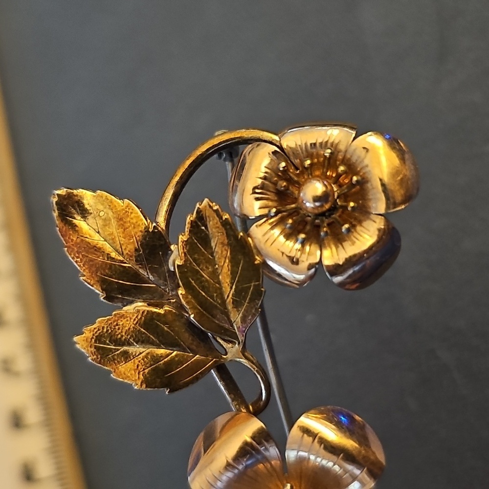 Gold Floral Women Vintage Pin. There Are No Maker Marks - Picture 7 of 7